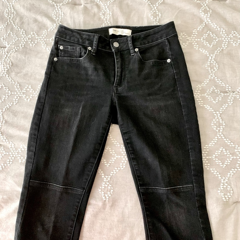 EUC GAP curvy skinny black jeans